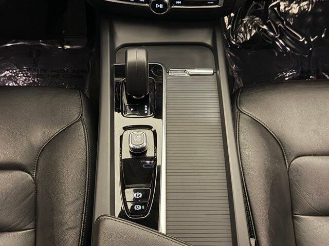 2024 Volvo S60 B5 Core Dark Theme