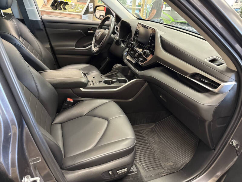 2022 Toyota Highlander Hybrid XLE