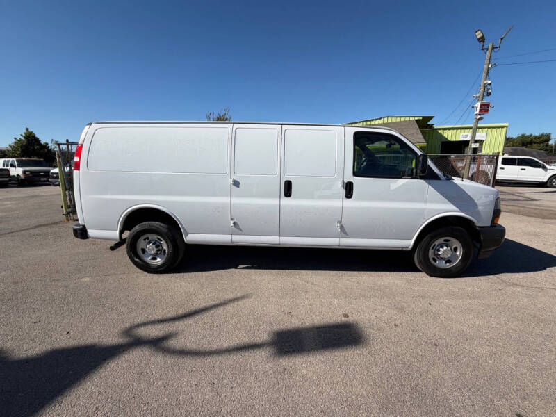 2022 Chevrolet Express 2500