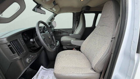 2025 Chevrolet Express LT 3500