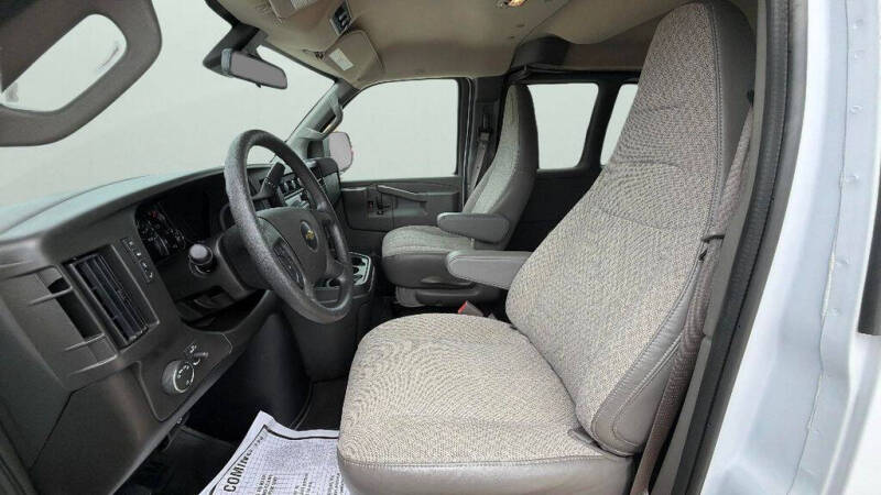 2025 Chevrolet Express LT 3500