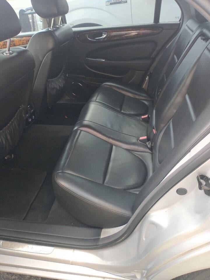 2005 Jaguar XJ-Series Sedan - $3,950