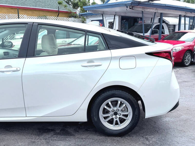 2020 Toyota Prius LE