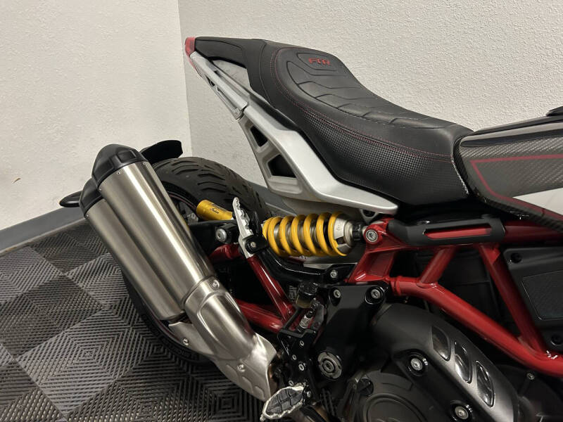 2022 Indian FTR CARBON
