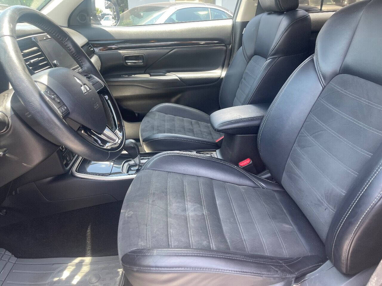 2019 Mitsubishi Outlander SUV / Crossover - $14,900