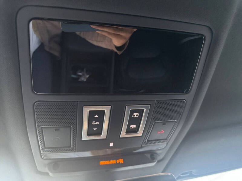 2024 Land Rover Defender 130 P400 X-Dynamic SE