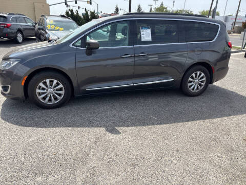 2017 Chrysler Pacifica Touring-L