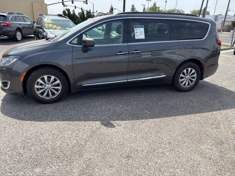 2017 Chrysler Pacifica Touring-L