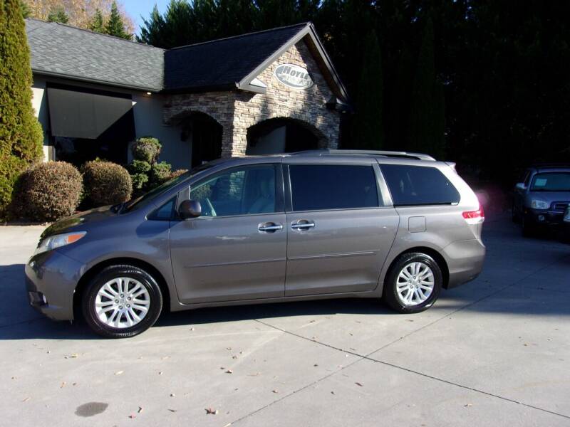 2013 Toyota Sienna for sale at Hoyle Auto Sales in Taylorsville NC