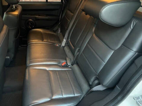 2008 Jeep Commander Sport