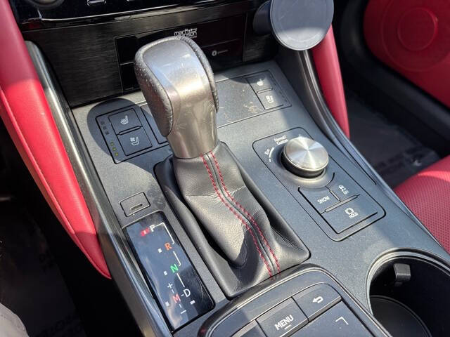 2023 Lexus IS 350 27