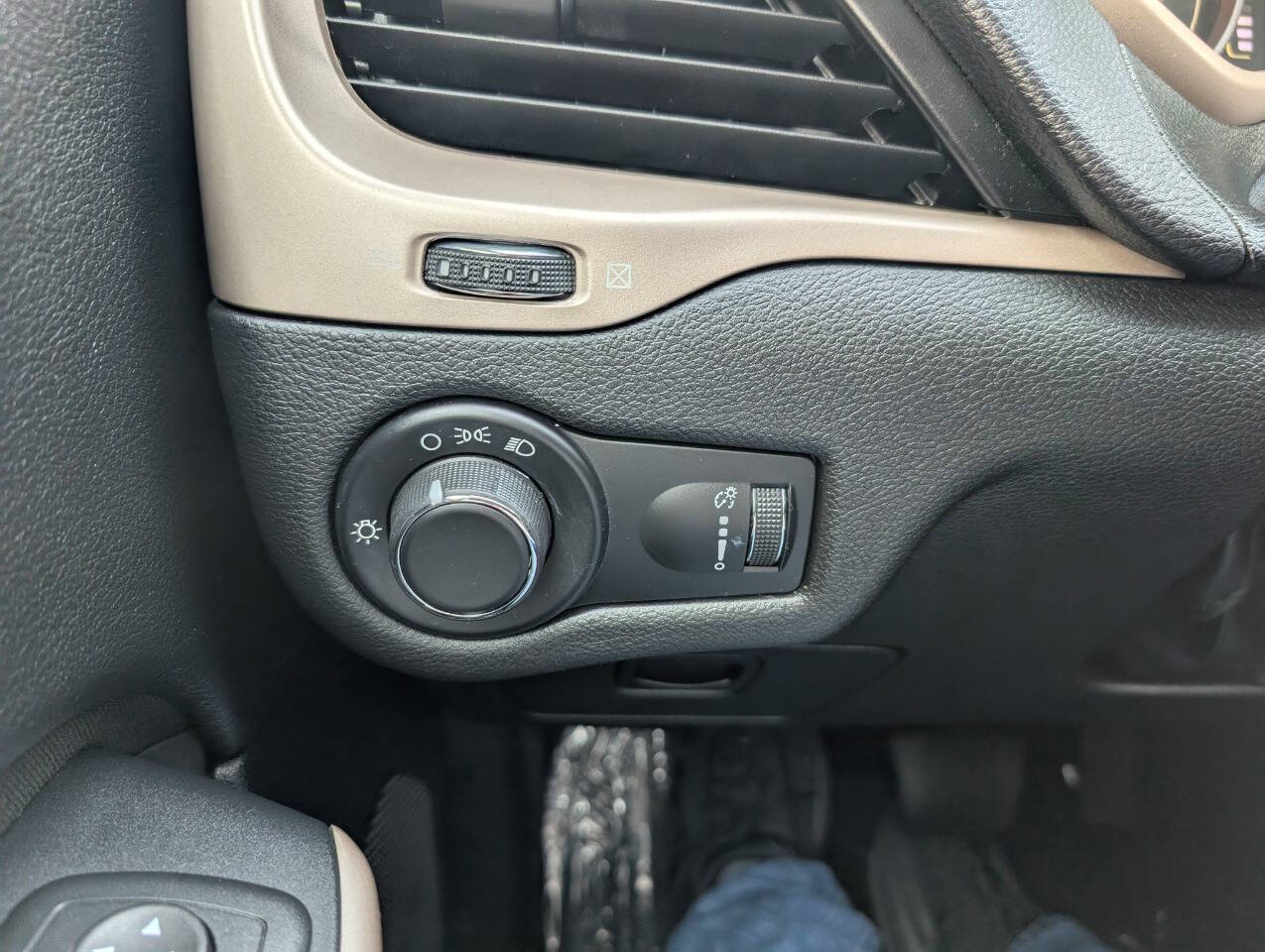 used 2017 Jeep Cherokee car, priced at $10,799