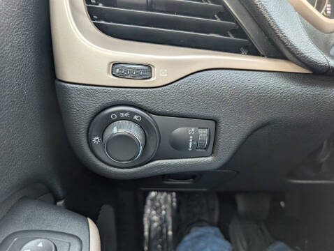 2017 Jeep Cherokee Sport