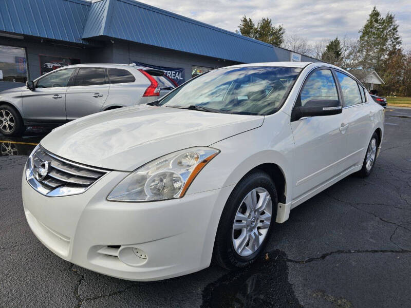 2010 Nissan Altima S photo 2