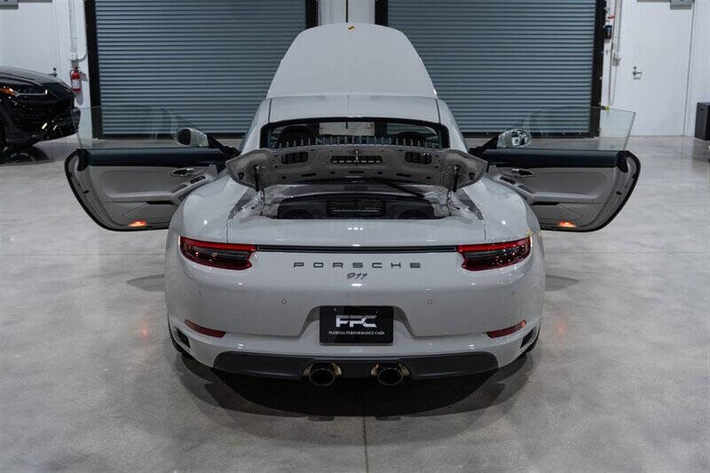 2019 Porsche 911 Carrera GTS