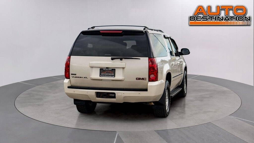 2012 GMC Yukon XL for sale at Auto Destination in Puyallup, WA