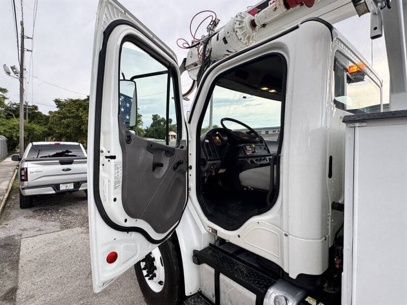 2017 Freightliner M2 106