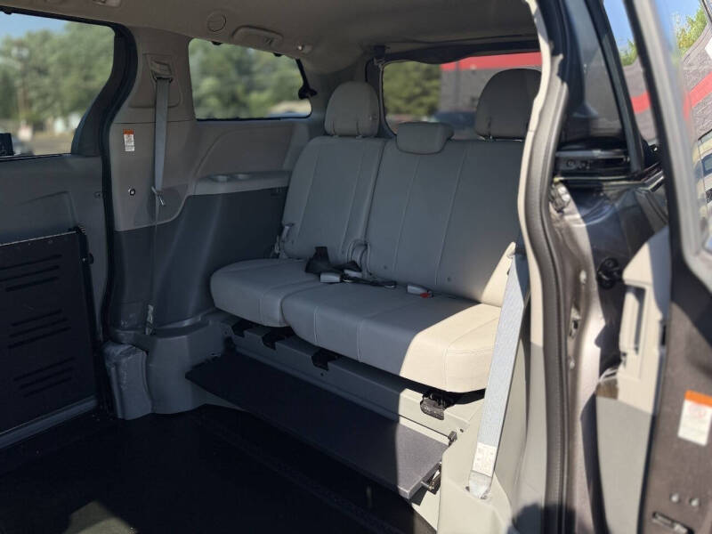 2020 Toyota Sienna XLE 8-Passenger