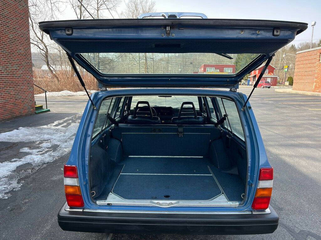 1985 Volvo 240 22