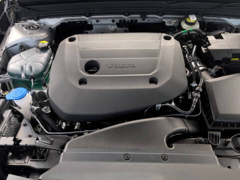 2025 Volvo XC40 B5 Ultra Bright Theme