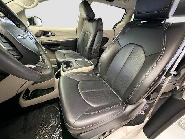 2024 Chrysler Pacifica Plug-In Hybrid Select