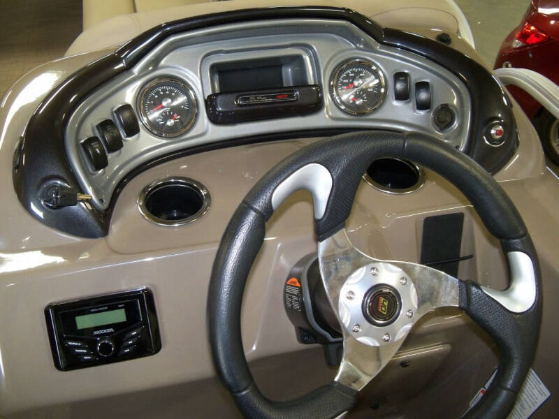 2023 Sun Tracker Party Barge 22 XP3