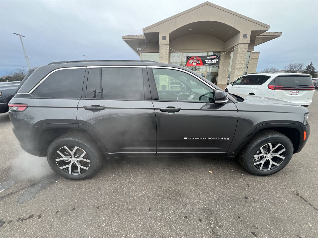 2025 Jeep Grand Cherokee for sale at Victoria Auto Sales in Victoria, MN