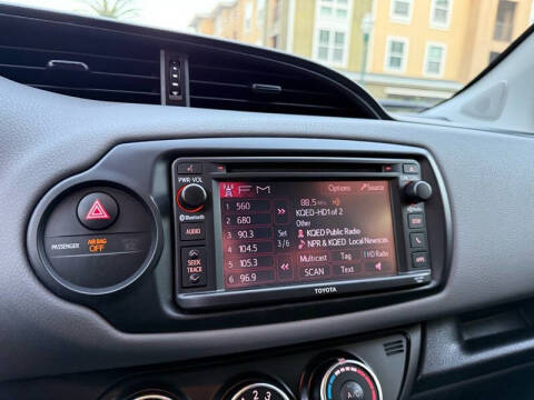 2016 Toyota Yaris 3-Door LE