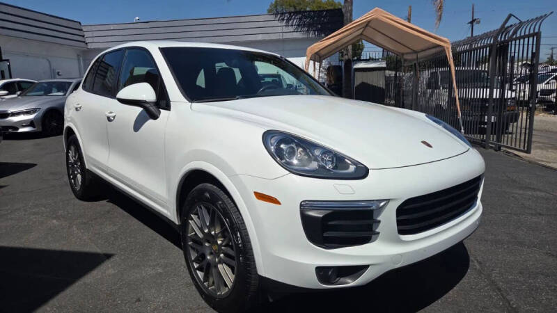 2017 Porsche Cayenne Platinum Edition
