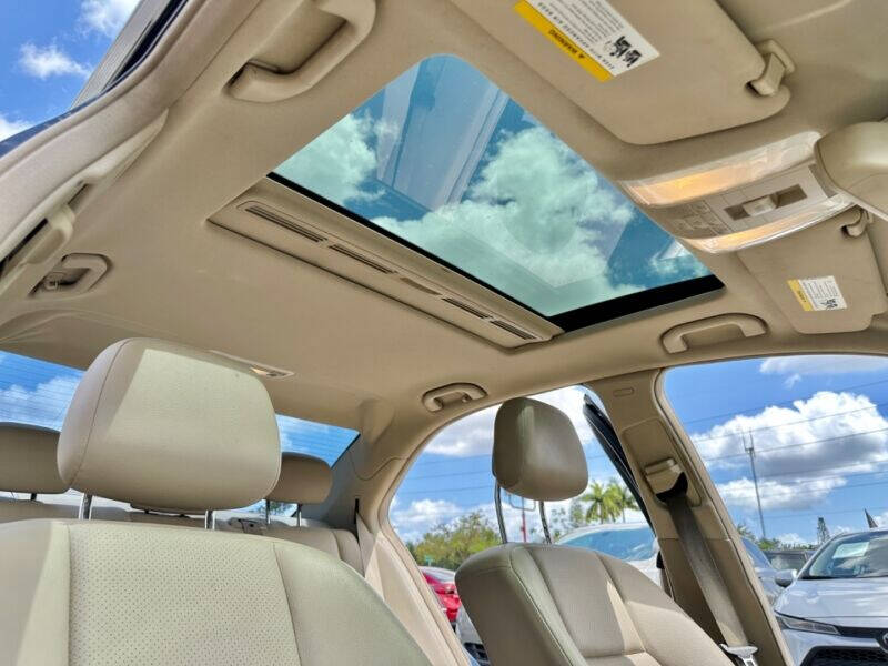 2012 Mercedes-Benz C-Class  - $11,995