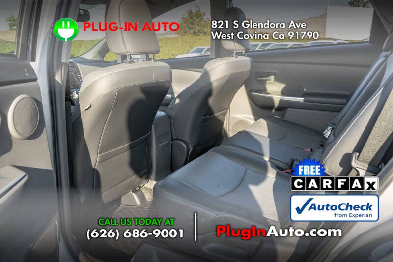 2013 Toyota Prius v Five