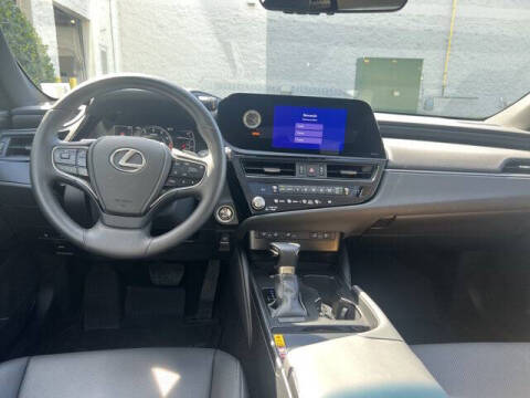 2025 Lexus ES 350