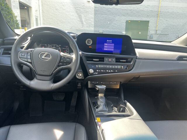 2025 Lexus ES 350