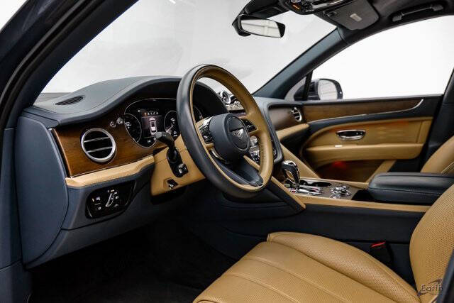 2023 Bentley Bentayga EWB