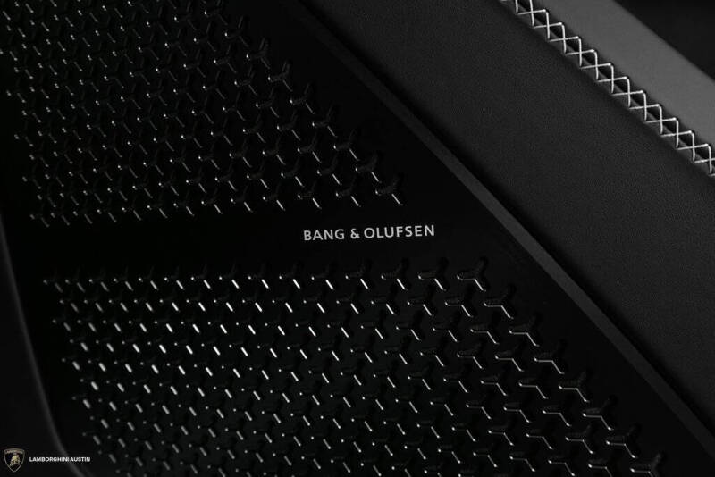 2025 Lamborghini Urus SE