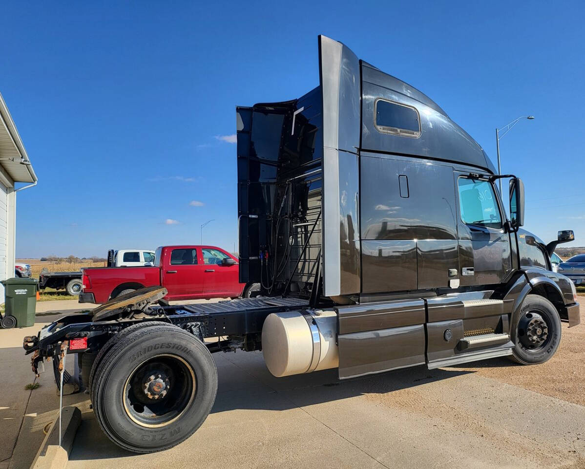 2016 Volvo VNL for sale at LANDMARK AUTO GROUP LLC in Weston, NE