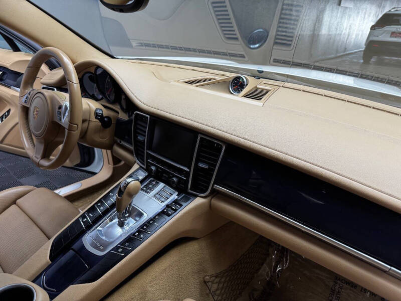 2015 Porsche Panamera 4