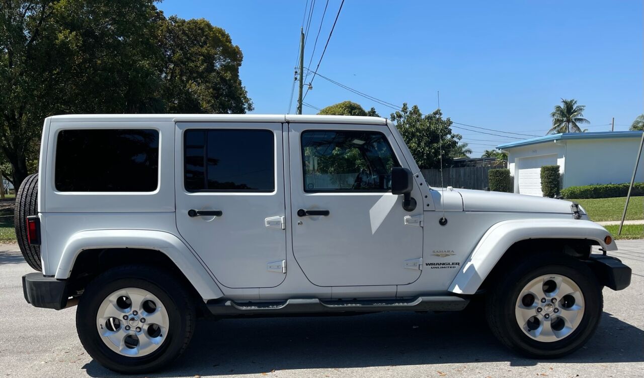 2014 Jeep Wrangler Unlimited  - $14,885