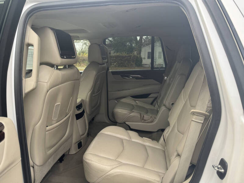 2016 Cadillac Escalade Luxury Collection