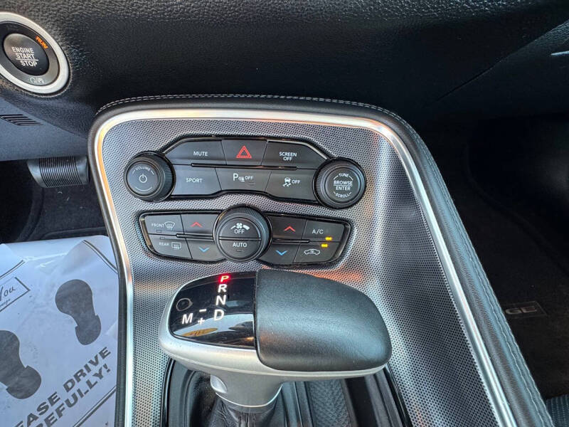 2017 Dodge Challenger SXT Plus