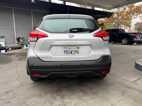 2020 Nissan Kicks S