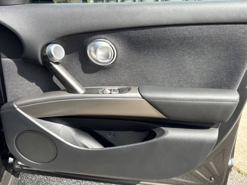 2025 Genesis GV60 Standard