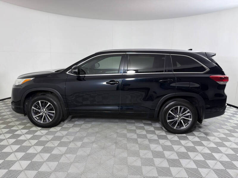 2017 Toyota Highlander SE