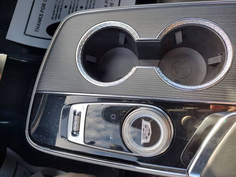 2025 Cadillac LYRIQ Luxury 3