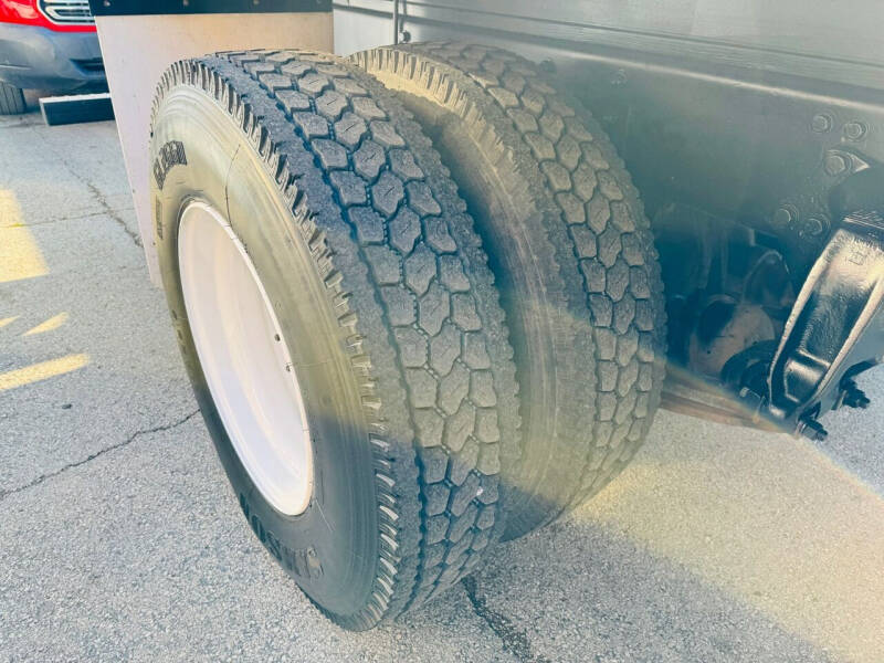 2008 Freightliner M2 106