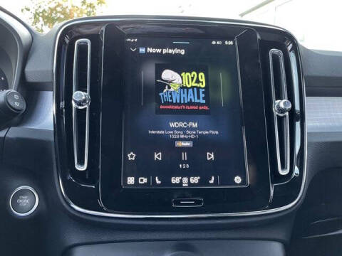 2025 Volvo XC40 B5 Core Bright Theme