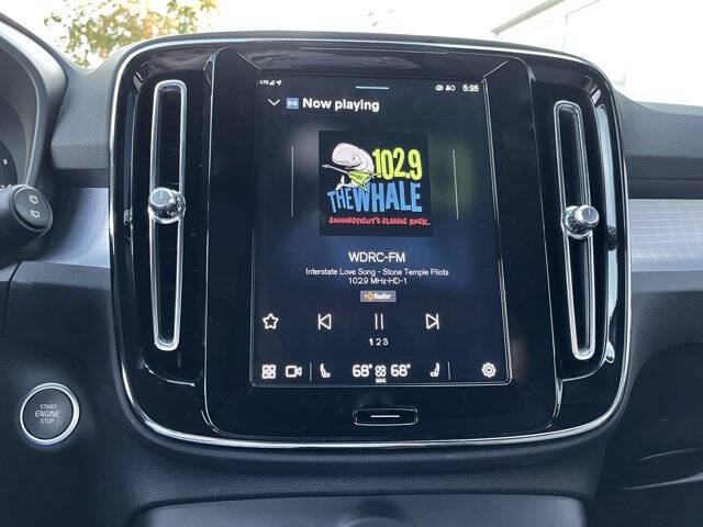 2025 Volvo XC40 B5 Core Bright Theme