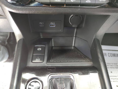 2021 Nissan Kicks SR