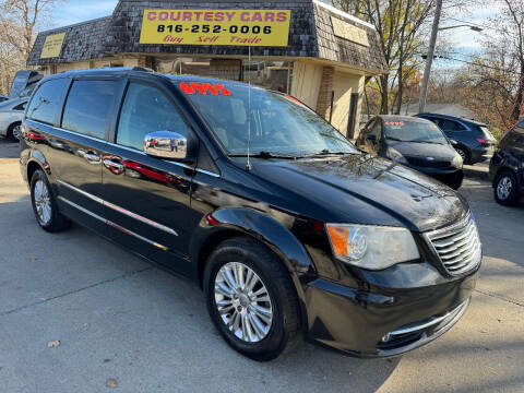 2013 Chrysler Town and Country for sale at Courtesy Cars in Independence MO