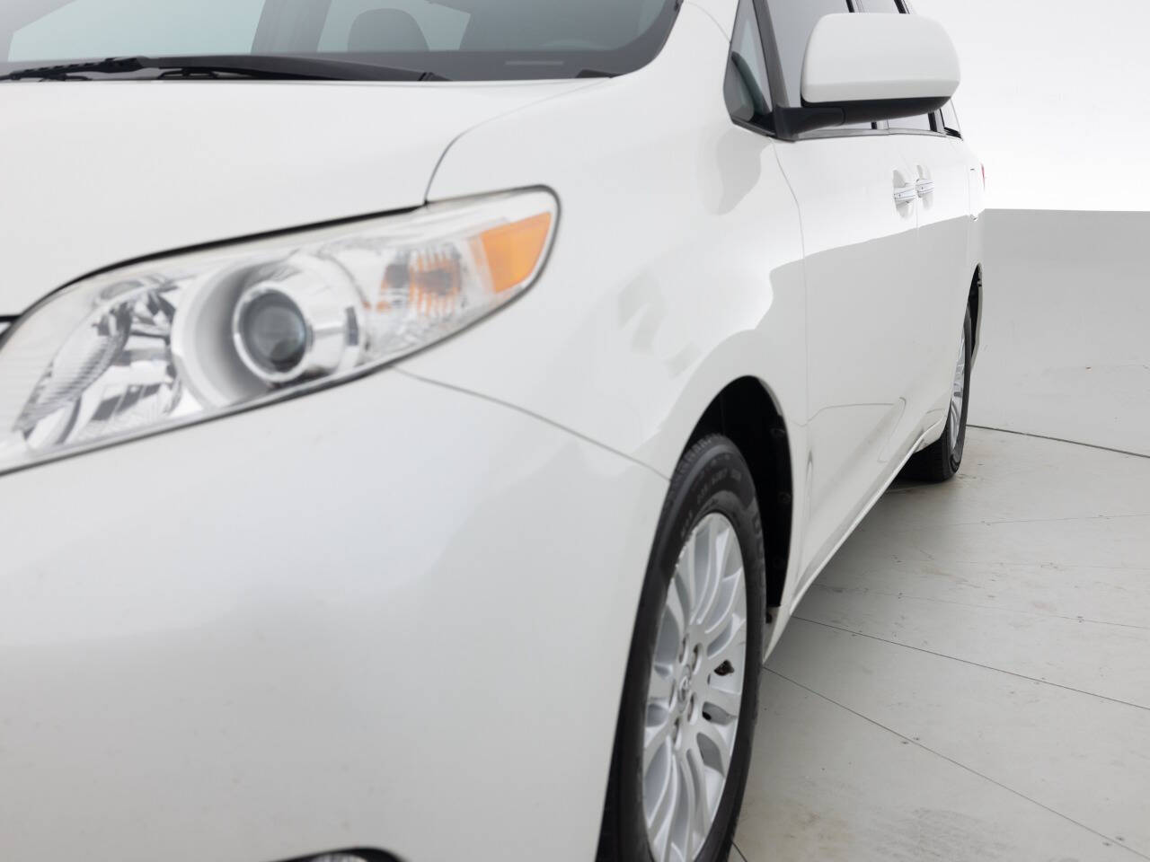 Used Car 2017 Toyota Sienna  Xle Premium 8 Passenger 4dr Mini Van For Sale Under $20,000 In Coal City, Illinois